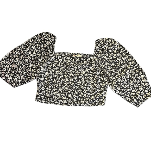 Levi’s Yvie Peasant Blouse Women’s Medium Black Floral Cropped Lightweight - Picture 1 of 7